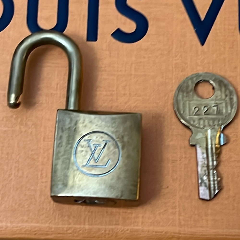 LV rare 200 series lock and key … #227